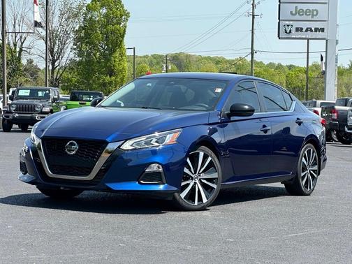 2022 Nissan Altima 2.0 SR