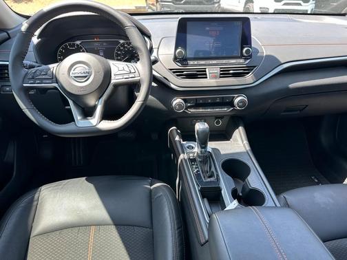 2022 Nissan Altima 2.0 SR