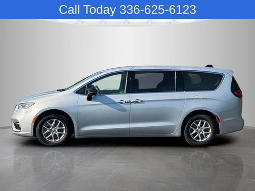 Silver Mist Clearcoat 2024 Chrysler Pacifica Touring-L