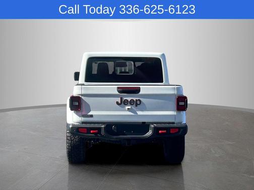 Bright White Clearcoat 2026 Jeep Gladiator Rubicon