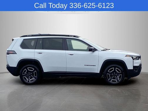 Bright White Clearcoat 2026 Jeep Cherokee LAREDO/LIMITED