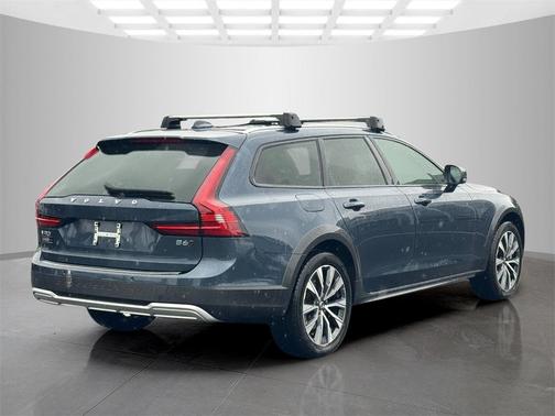 2023 Volvo V90 Cross Country B6 Plus