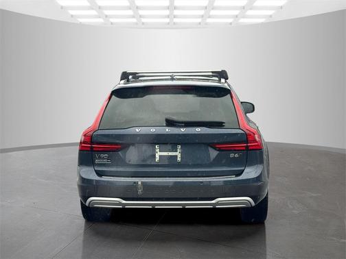 2023 Volvo V90 Cross Country B6 Plus
