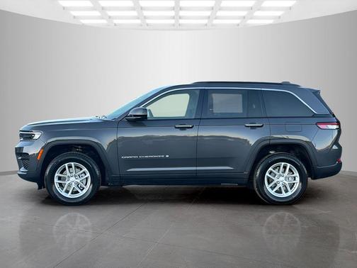 Metallic 2026 Jeep Grand Cherokee Laredo