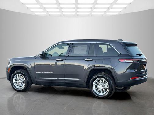 Metallic 2026 Jeep Grand Cherokee Laredo