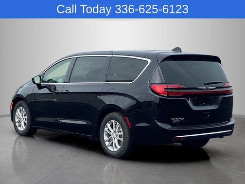 Diamond Black 2026 Chrysler Pacifica Select