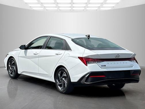 White 2025 Hyundai ELANTRA Limited