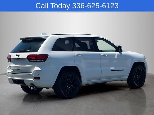 Bright White Clearcoat 2021 Jeep Grand Cherokee Laredo X