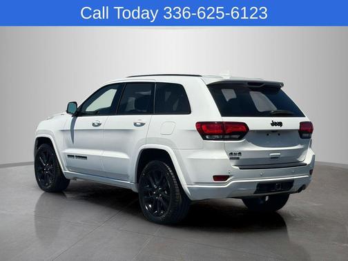 Bright White Clearcoat 2021 Jeep Grand Cherokee Laredo X