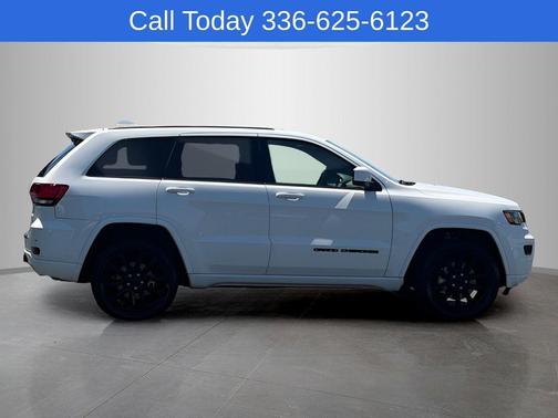 Bright White Clearcoat 2021 Jeep Grand Cherokee Laredo X