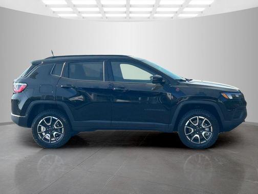 Diamond Black 2026 Jeep Compass Trailhawk
