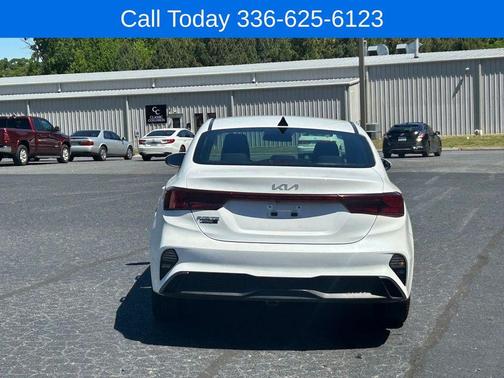 Snow White Pearl 2024 Kia Forte LXS
