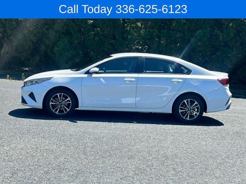 Snow White Pearl 2024 Kia Forte LXS