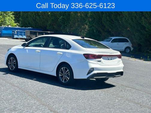 Snow White Pearl 2024 Kia Forte LXS