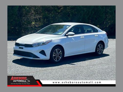 Snow White Pearl 2024 Kia Forte LXS