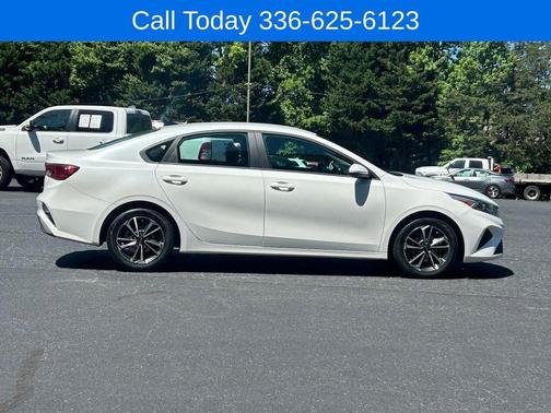 Snow White Pearl 2024 Kia Forte LXS
