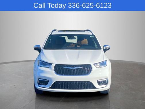 Bright White Clearcoat 2026 Chrysler Pacifica Pinnacle