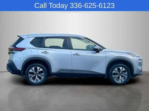 Brilliant Silver Metallic 2022 Nissan Rogue SV