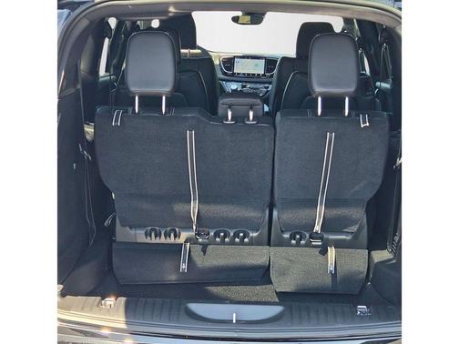 Diamond Black 2026 Chrysler Pacifica Select