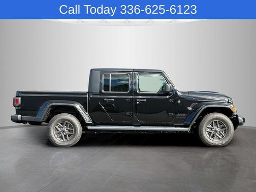 Black Clearcoat 2025 Jeep Gladiator Sport