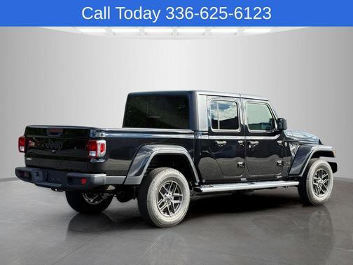 Black Clearcoat 2025 Jeep Gladiator Sport