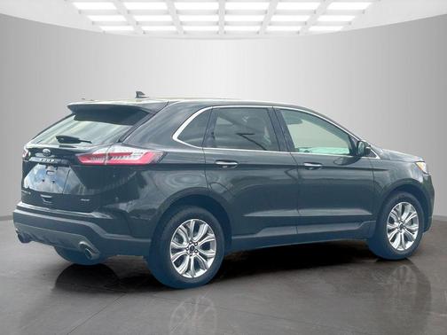 Green Metallic 2023 Ford Edge Titanium