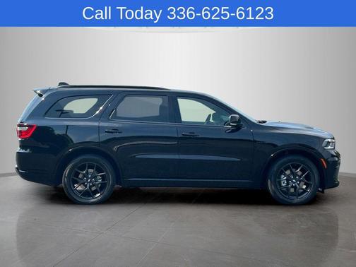 DB Black Crystal Clearcoat 2026 Dodge Durango GT Plus HEMI V8