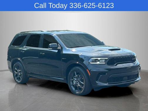 DB Black Crystal Clearcoat 2026 Dodge Durango GT Plus HEMI V8