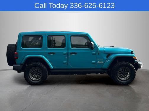 Bikini Pearlcoat 2019 Jeep Wrangler Unlimited Sahara
