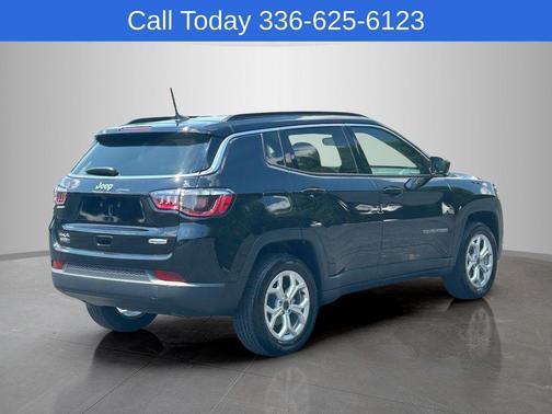 Diamond Black 2026 Jeep Compass Latitude