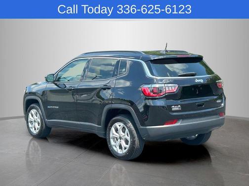Diamond Black 2026 Jeep Compass Latitude