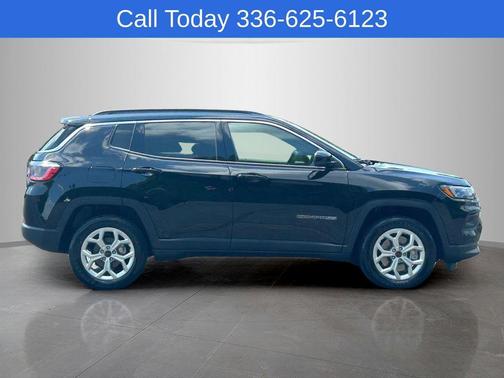 Diamond Black 2026 Jeep Compass Latitude