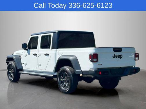 Bright White Clearcoat 2024 Jeep Gladiator Sport