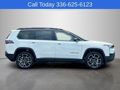 Bright White Clearcoat 2026 Jeep Cherokee Overland