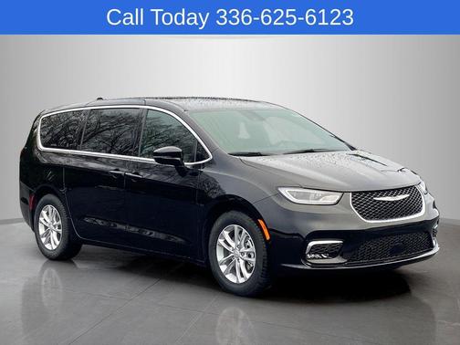 Diamond Black 2026 Chrysler Pacifica Select