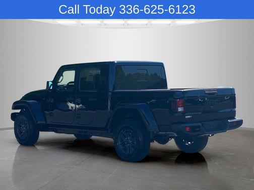 Black Clearcoat 2025 Jeep Gladiator Sport