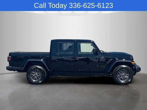 Black Clearcoat 2025 Jeep Gladiator Sport