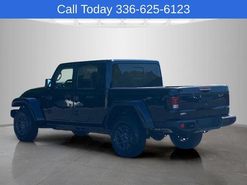 Black Clearcoat 2025 Jeep Gladiator Sport