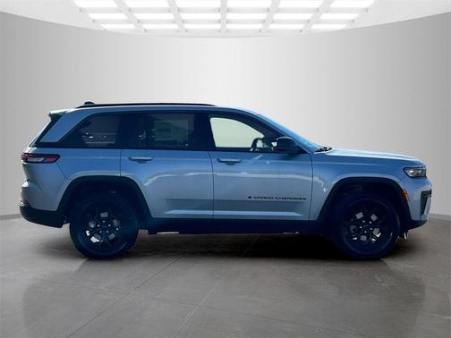 2026 Jeep Grand Cherokee Laredo