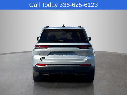 Silver Zynith 2026 Jeep Grand Cherokee Laredo