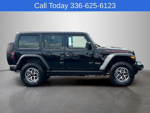 Black Clearcoat 2025 Jeep Wrangler Rubicon
