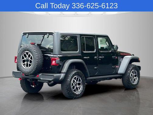 Black Clearcoat 2025 Jeep Wrangler Rubicon