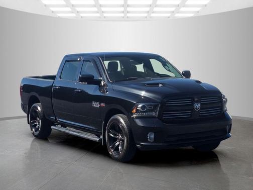 Brilliant Black Crystal Pearlcoat 2017 RAM 1500 Sport