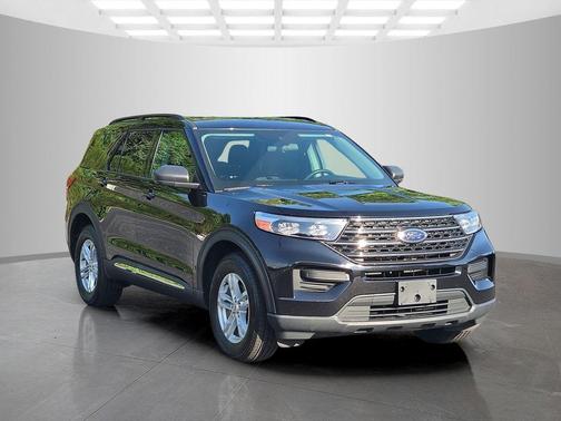 Black Metallic 2022 Ford Explorer XLT