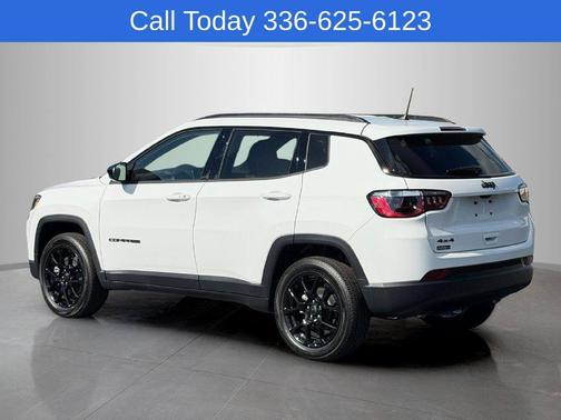 Bright White Clearcoat 2026 Jeep Compass Latitude