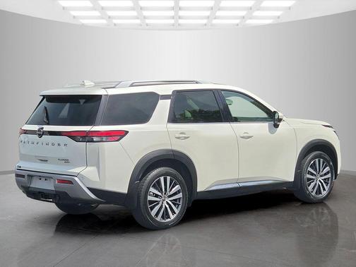 2022 Nissan Pathfinder Platinum