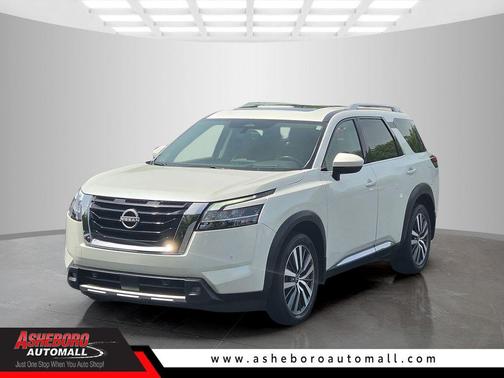 White 2022 Nissan Pathfinder Platinum