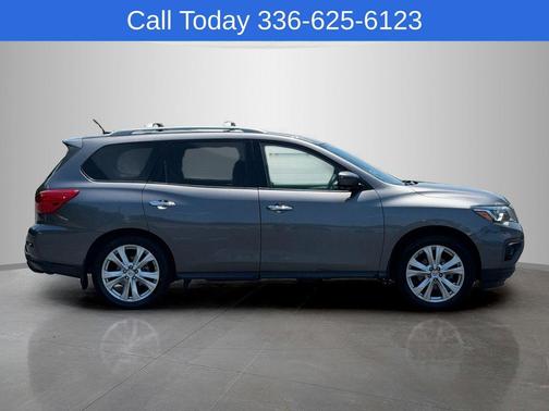 Gun Metallic 2018 Nissan Pathfinder SL