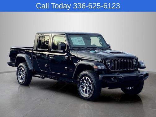Black Clearcoat 2026 Jeep Gladiator Sport