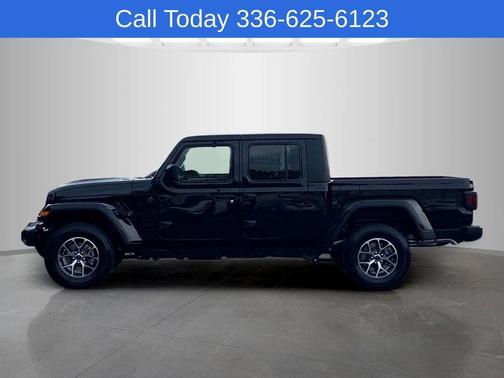 Black Clearcoat 2026 Jeep Gladiator Sport